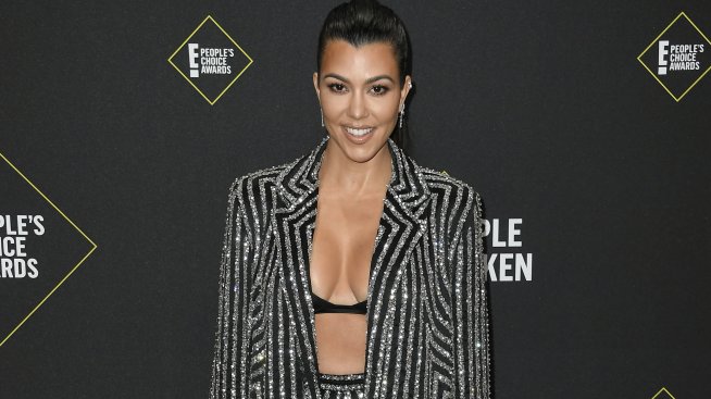 Тренировката на Кортни Кардашян за повдигане на гърдите