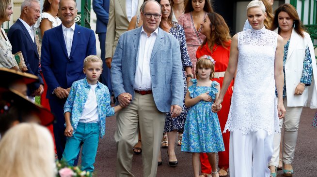 Лятна мода – принцеса Шарлийн с ефектна пола панталон