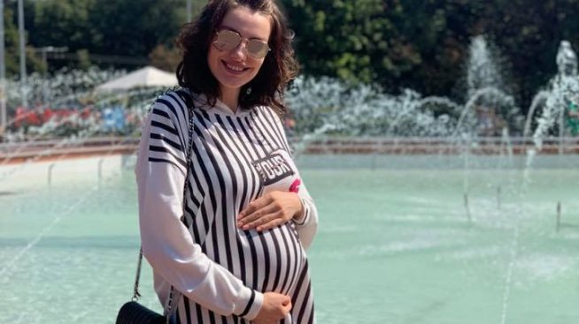 Мис България 2015 очаква първата си рожба 