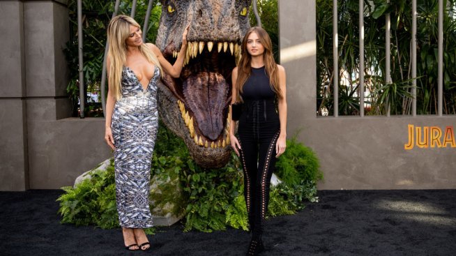 Ин и Ян: Хайди Клум и дъщеря ѝ Лени на червения килим