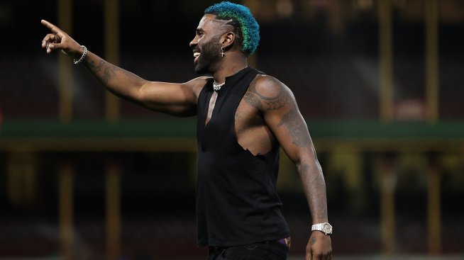 Развален грамофон: Джейсън Деруло беше критикуван заради некадърното си пеене 