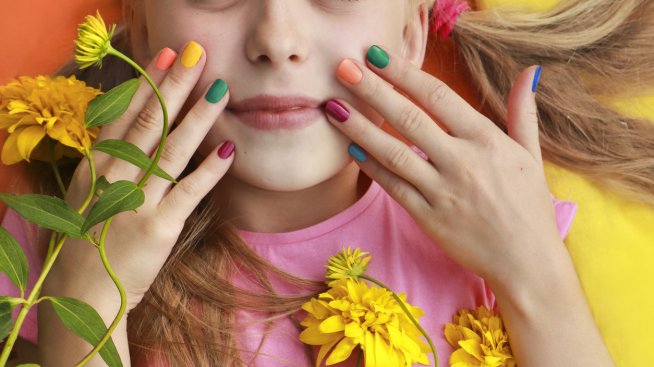 Летен маникюр за къси нокти – идеите, които ще повдигнат настроението ви