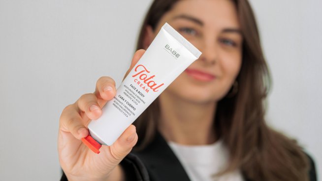 Красавицата и зимата: Мултифункционален крем за лице и тяло – невъзпетият герой в грижата за кожата