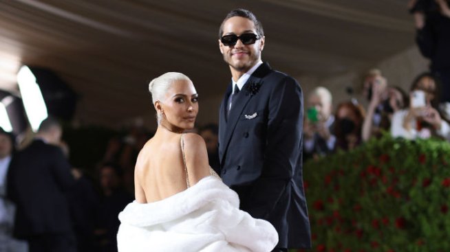 Ким сподели нови интимни снимки с Пийт 