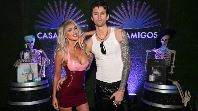 Любов на всички фронтове: Меган Фокс и Machine Gun Kelly с общи лакове