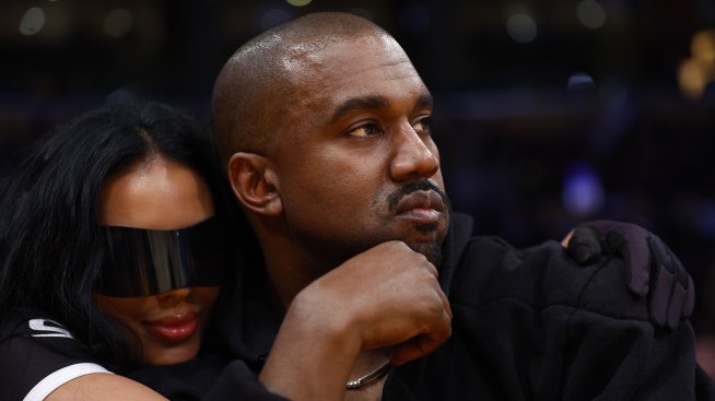 Бившата асистентка на Кание Уест го съди за сексуално посегателство