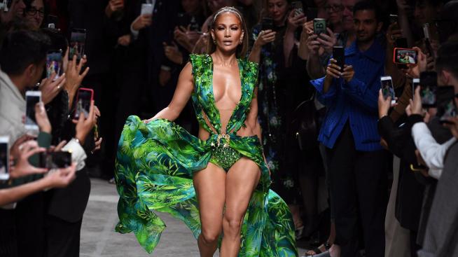 Дженифър Лопес отново впечатли с визия