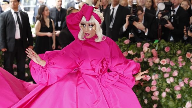 Визия на деня: Нестандартните тоалети на Лейди Гага