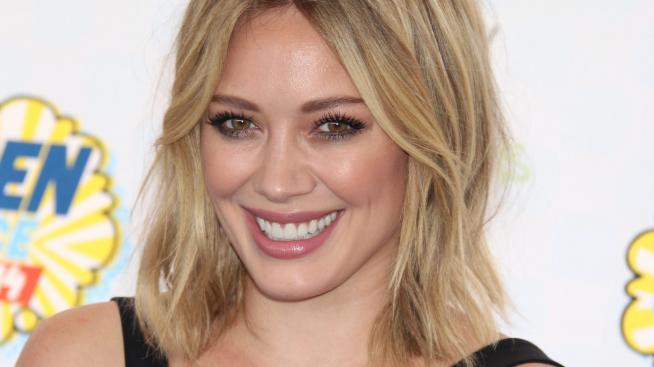 Хилари Дъф отглежда кокошки в двора си