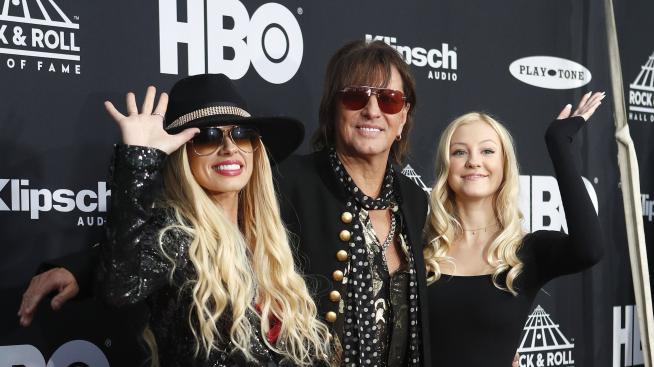 Ричи Самбора напуснал Bon Jovi, за да се грижи за дъщеря си Ава