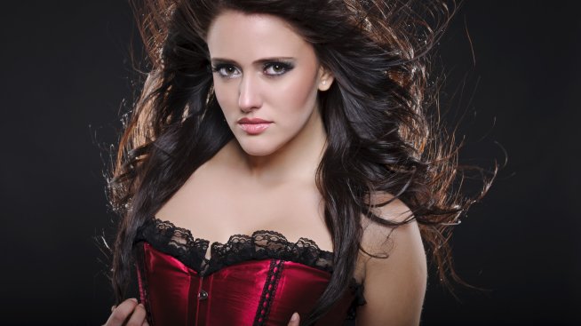 Корсет за парти сезона – сред тенденциите за зима 2022