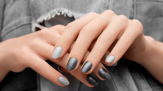 Кадифен маникюр – идеален за зимата