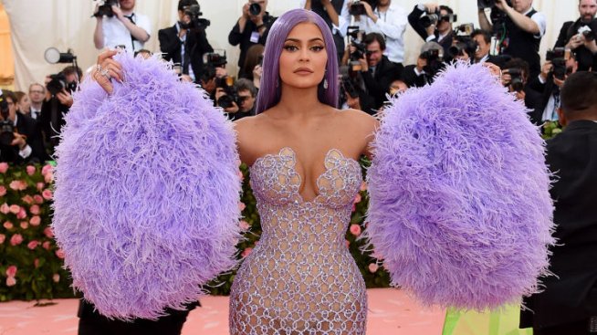 Звезден стил: Кайли Дженър с вдъхновение за майките