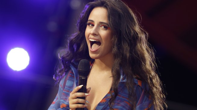 Горещото лято на звездите: Камила Кабейо като гръцка богиня 