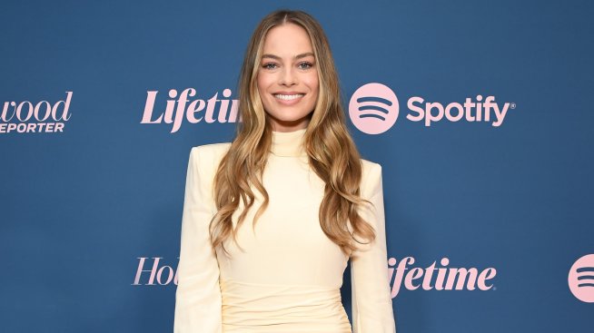 Визия на деня: Марго Роби с минирокля на червения килим