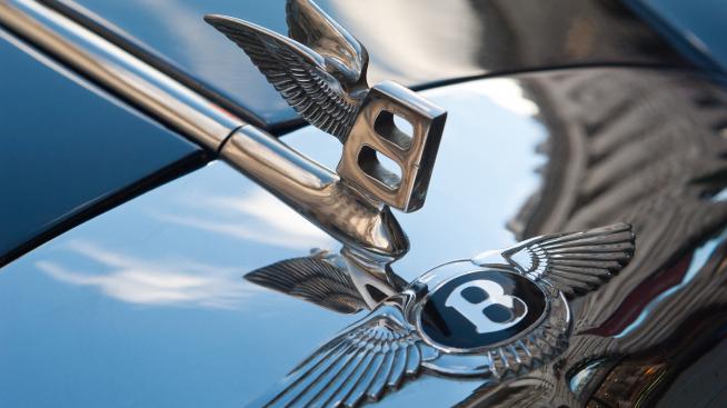 Джино Бианкалана подари Bentley на половинката си