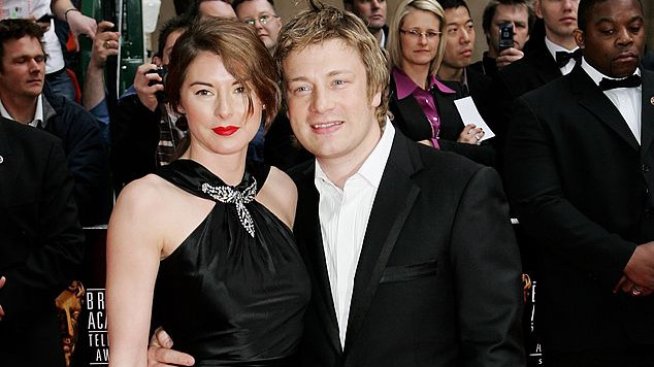 Джейми Оливър на 50 – вижте сладки снимки от миналото на телевизионния готвач