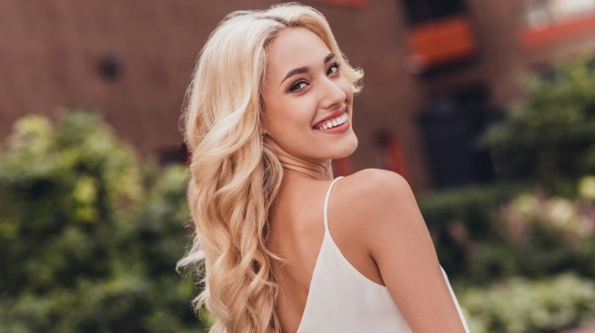 Нова прическа - цветовете на лято 2025