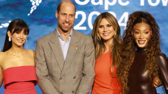 Принц Уилям позира между три красавици – Нина Добрев, Хайди Клум и Уини Харлоу