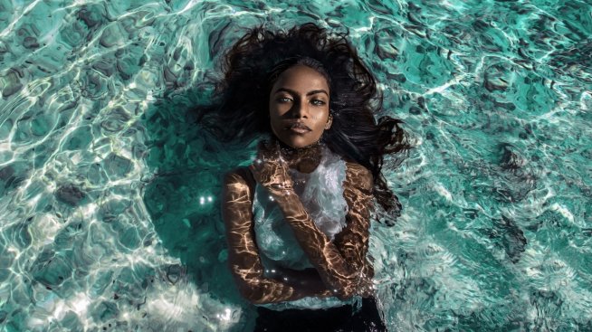 Морска вода - помага ли при лечението на акне?