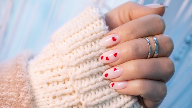 Маникюр за Свети Валентин – 5 идеи, които си заслужават