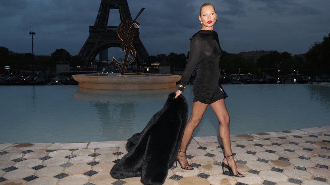 Спомен от 90-те: Кейт Мос върна розовата си коса