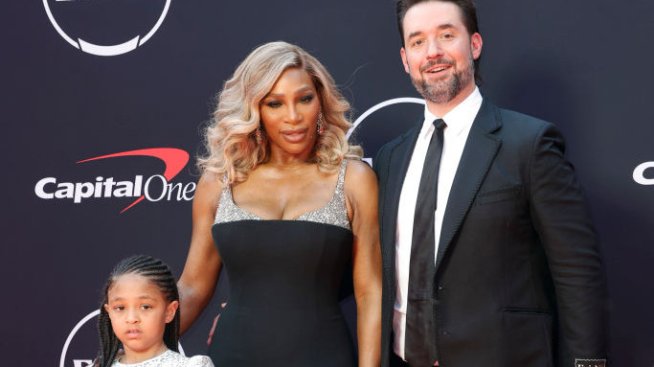 Серина Уилямс се появи в топформа с дъщеря си Олимпия и съпруга си Алексис 