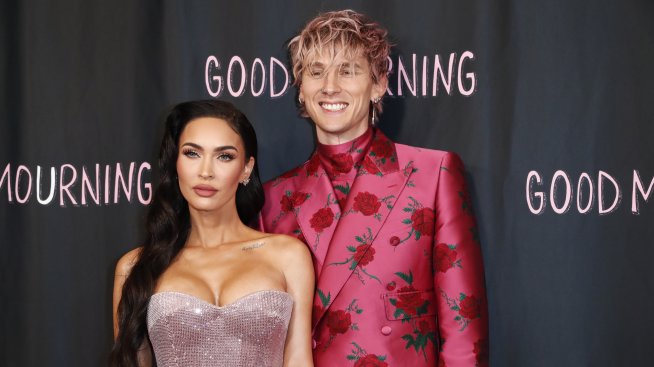 Мъж мечта: Machine Gun Kelly лакира ноктите на Меган Фокс