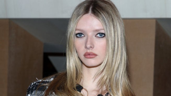 Силни гени – Епъл Мартин е копие на майка си Гуинет Полтроу по миниатюрни карирани бански