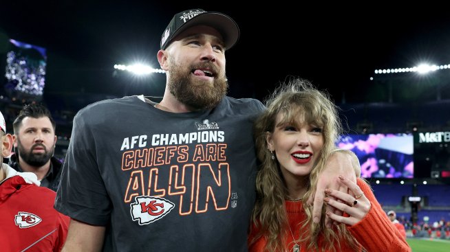 Тейлър Суифт възнагради Травис Келси с целувка след класирането му на Super Bowl