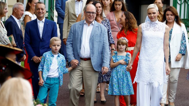 За училище – близнаците на принцеса Шарлийн с нови прически