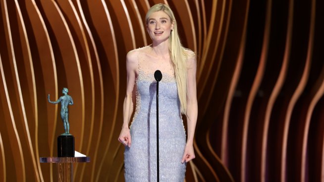 Принцеса само на екран – Елизабет Дебики се качи боса на сцената, за да си получи наградата