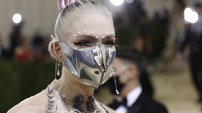 Граймс скъса с Челси Манинг