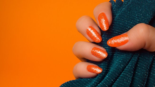 Летен маникюр - любимите ни прасковени нокти