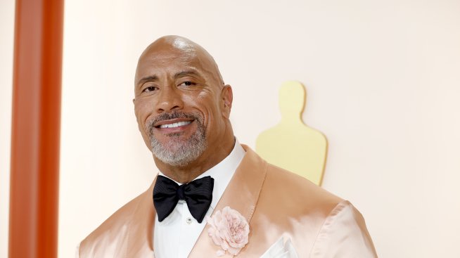 Дуейн Джонсън оставя моркови и бисквитки за елените на Дядо Коледа