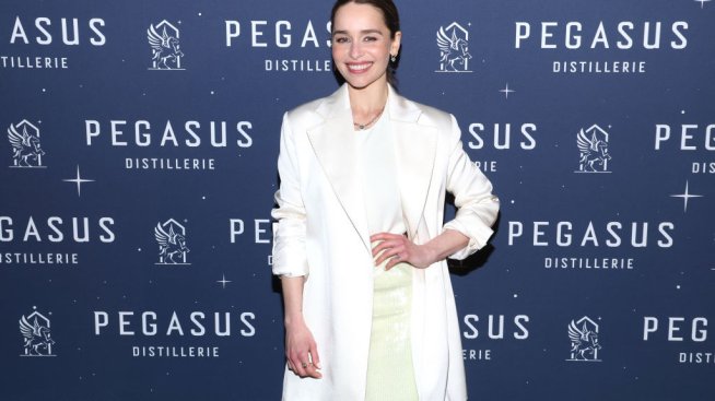 Свежа за лятото: Емилия Кларк боядиса кафявата си коса в меднорусо