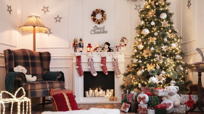 Дни преди Коледа – кои БГ звезди украсиха домовете си? 