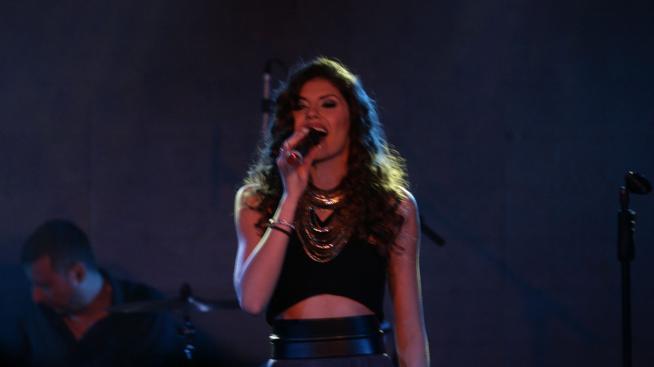 Михаела Филева учи испански онлайн