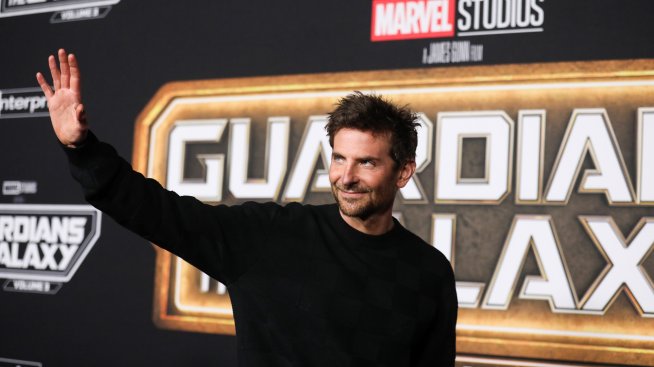 Брадли Купър все по-влюбен в Джиджи Хадид – смени и стила си