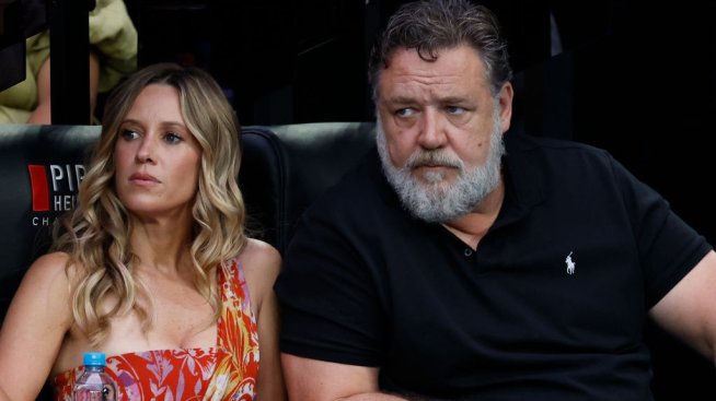 Ръсел Кроу предизвика слуховете, че готви италианска сватба с годеницата си Бритни Териот