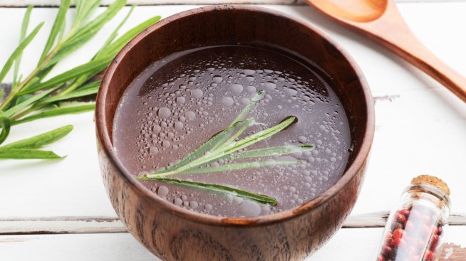 Вода от розмарин – за по-здрави и дълги кичури