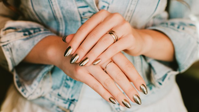 Пролетен маникюр – заложете на огледалния ефект
