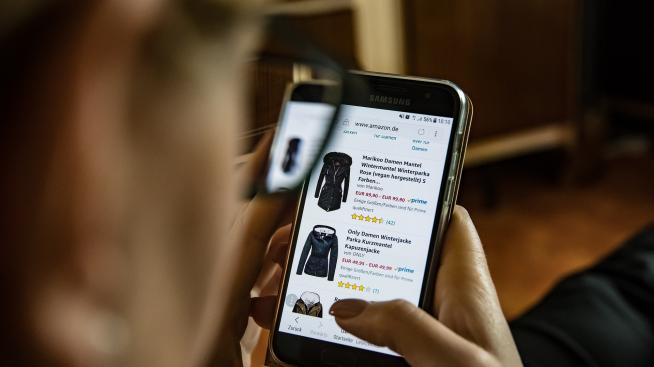 Пазаруване на дрехи онлайн – за какво да внимавате?