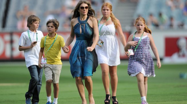 Синът на Лиз Хърли не взима и стотинка от наследството на баща си