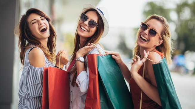 От бермуди до прозиращи дрехи – водещите модни тенденции за лятото