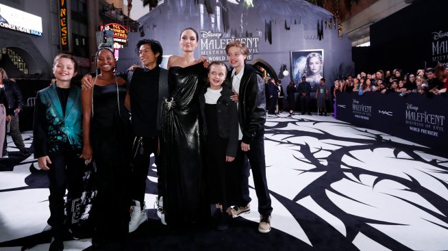 Семейна подкрепа за Анджелина Джоли