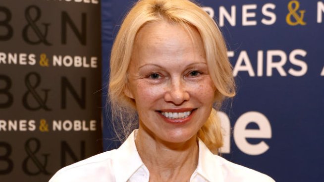 Искри прехвърчат между Памела Андерсън и Лиъм Нийсън