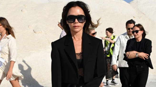 Виктория Бекъм прикова погледите във Франция