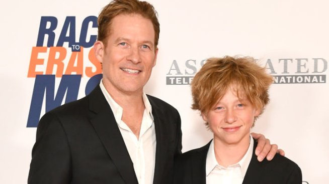 Синът на покойната Ан Хечи мина по червения килим 