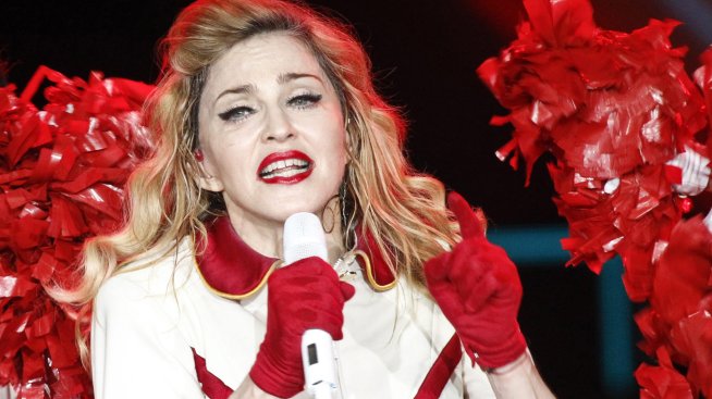 Мадона отново в студиото – не за нова песен, а заради татуировка 